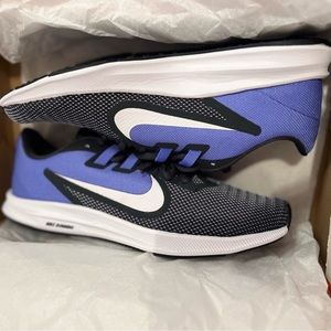 NWT in box Nike size 8 Downshifter